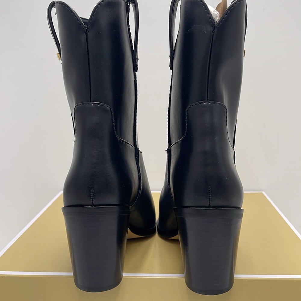 MICHAEL KORS WAVERLY HEELED BOOTIE FAUX LEATHER
49F4WVME5L
198102183704
BLACK - Picture 13 of 16